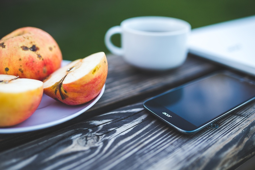 coffee-smartphone-working-technology-large